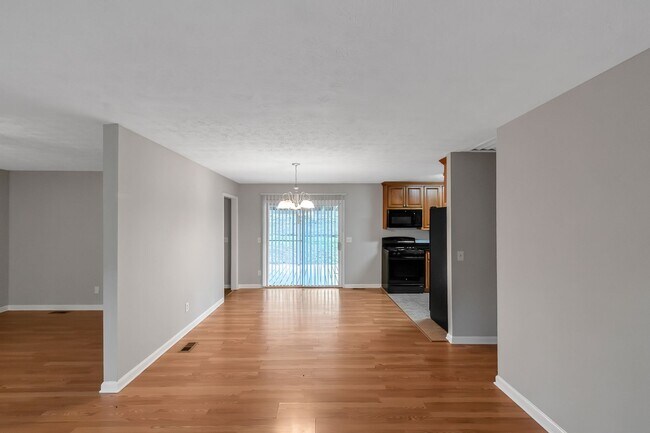 Foto del edificio - Charming 3 Bedroom / 2 Bath with Finished Basement!