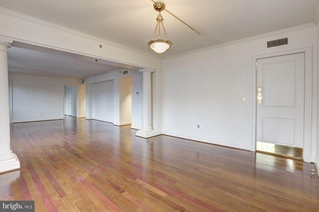 Building Photo - 2229 Bancroft Pl NW