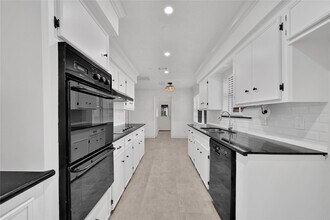 Building Photo - 9411 Roos Rd