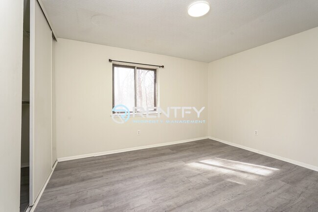 Foto del edificio - 2270 Sunderland Rd