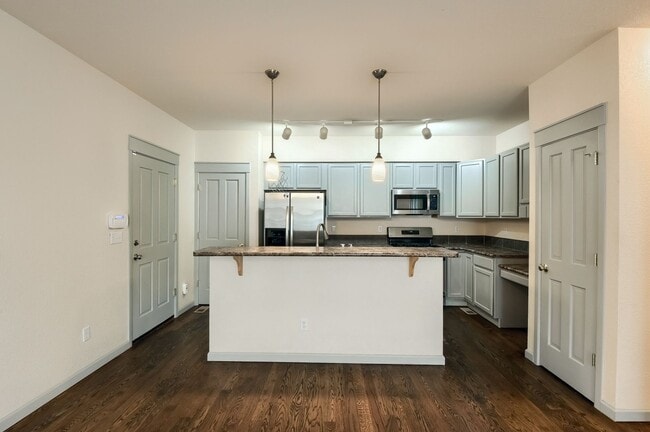 Building Photo - 2 bed/2 bath Sloans Lake Condo