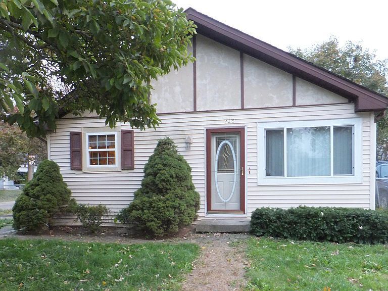 Primary Photo - 425 Shady Ln