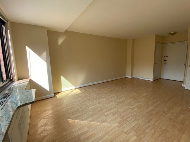 Foto del edificio - 1021 Arlington Blvd