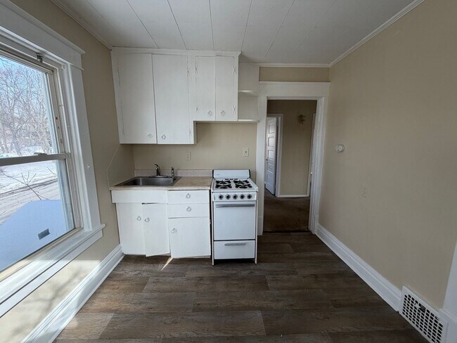 Building Photo - 1328 Goodyear Blvd