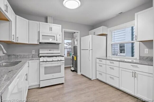 Building Photo - 28644 Beechwood Ave