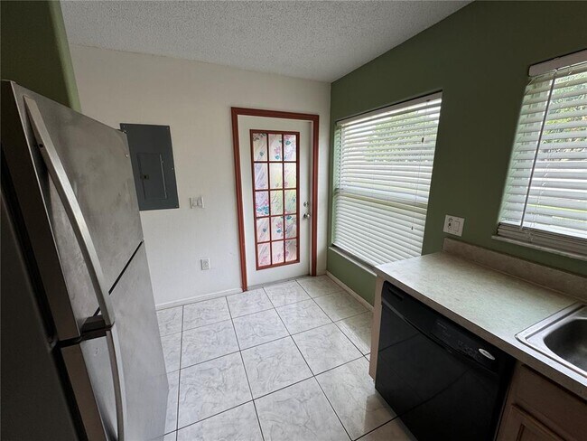 Building Photo - 13415 Fairway Glen Dr