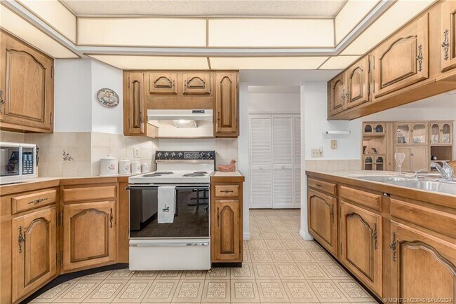 Foto del edificio - 4095 SE Centerboard Ln