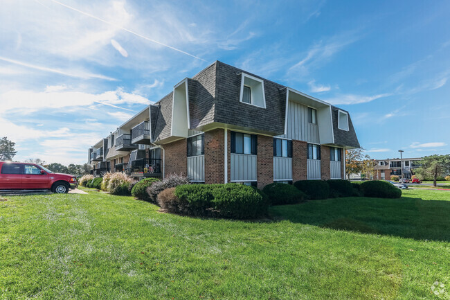 Building Photo - Carlyle Apartments