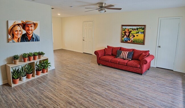 Building Photo - 906 Avenue A