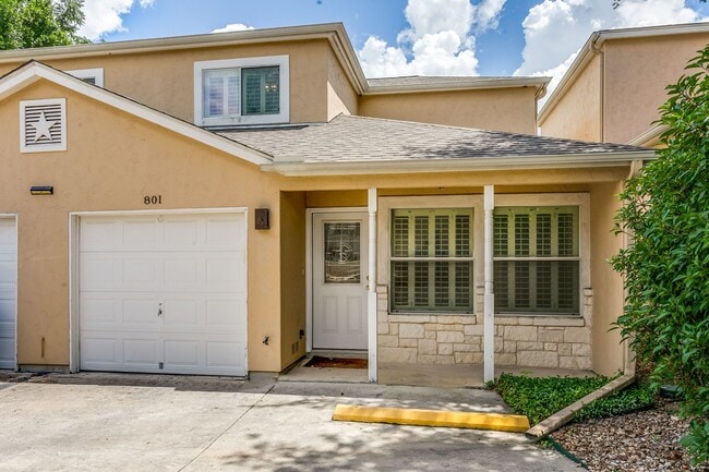 Building Photo - 2-BEDROOM, 2.5-BATHROOM + FLEX SPACE DUPLEX/CONDOMINIUM IN TERRELL HEIGHTS