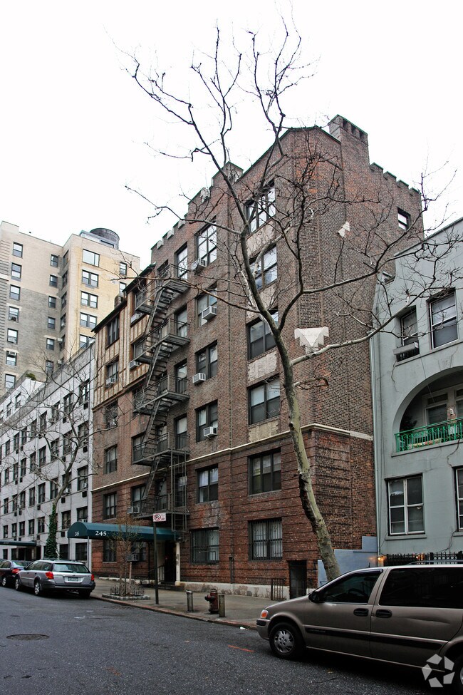 Building Photo - 245 W 75th St