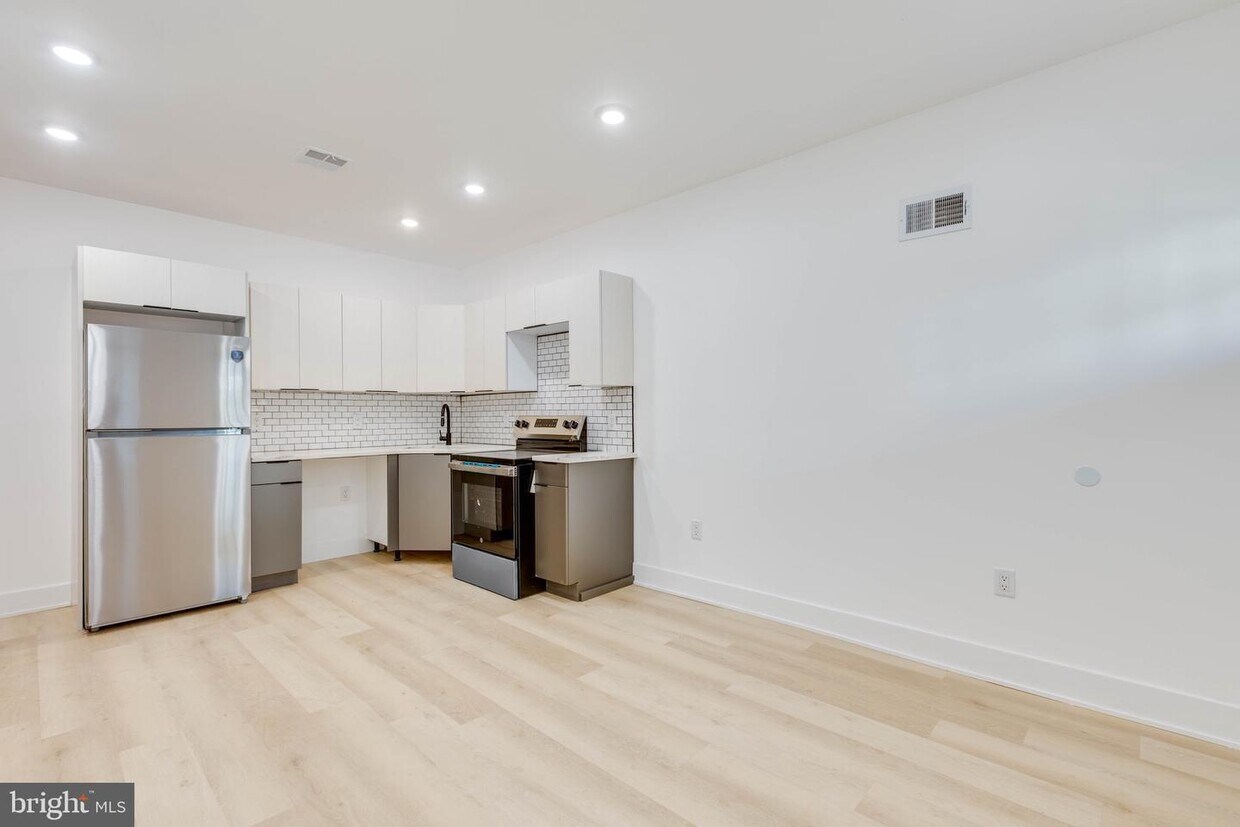 Primary Photo - 6027 Delancey St