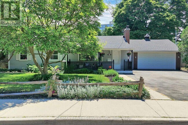 Building Photo - 1924 Balsam Ave