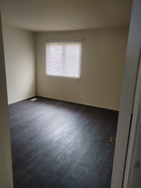 Building Photo - 817 White Oak Ln