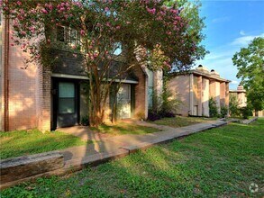 Building Photo - 2703 Northeast Dr