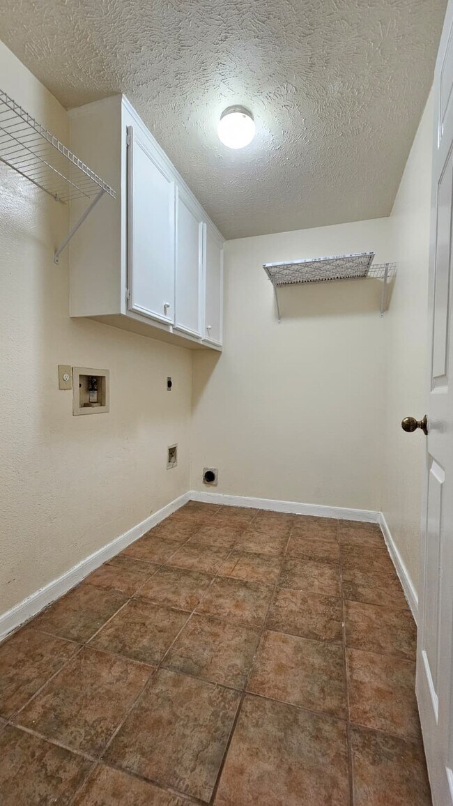 Building Photo - 14819 Knightsway Dr