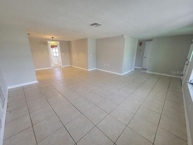 Building Photo - 5029 Beacon Hill Dr