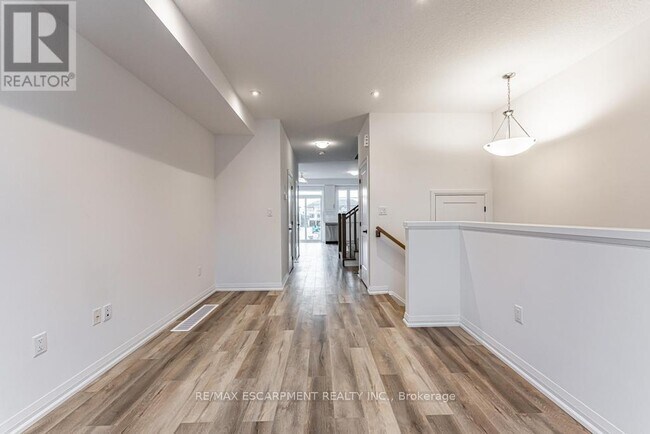 Building Photo - 120 Court Dr