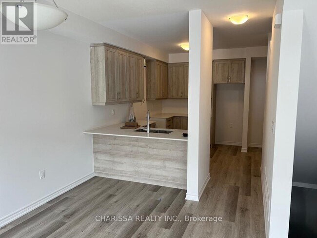 Building Photo - 461 Blackburn Dr