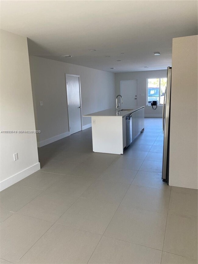 Foto del edificio - 2535 NE 193rd St