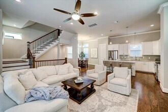 Building Photo - 870 Wakefield Dr