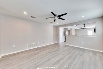 Building Photo - 5609 Silver Screen Dr