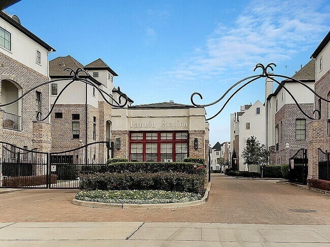 Building Photo - 2033 Fannin Station N