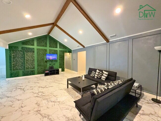 Foto del edificio - 4 Bed / 2.5 Bath on a Cul-de-Sac - 2-Car Garage & Spacious Fenced Backyard