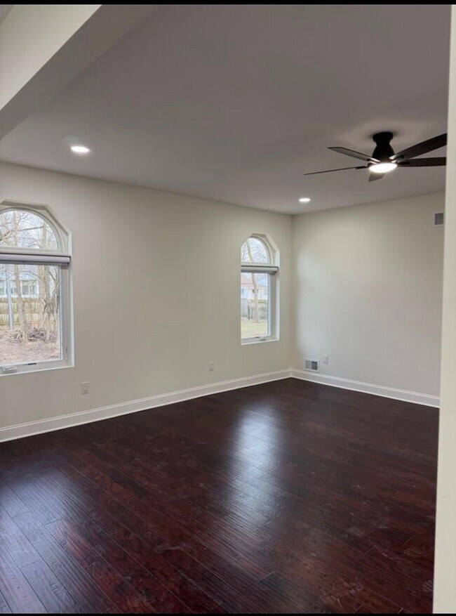 Foto del edificio - 2594 Eastlawn Ave