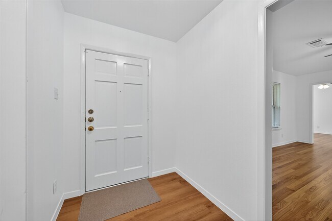 Foto del edificio - 8210 Edgemoor Dr