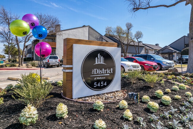 Building Photo - District at Midtown