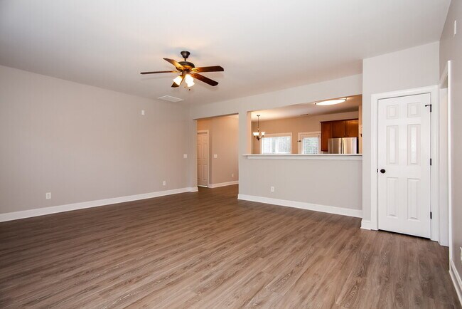 Foto del edificio - 165 Spring Cir