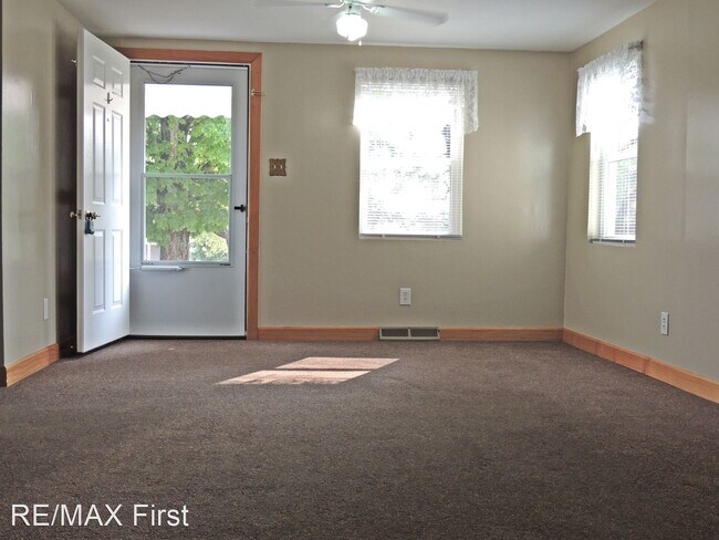Building Photo - 3 br, 1 bath House - 132 S. Longhollow Rd.