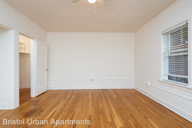 Building Photo - 5318 NE Wistaria Dr