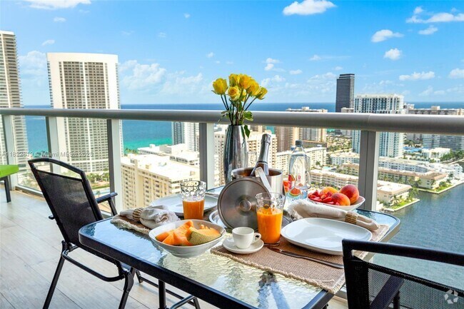 Building Photo - 2600 E Hallandale Beach Blvd