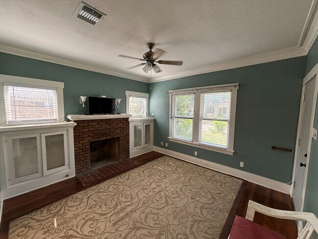 Foto del edificio - Room in House on Avant Ave