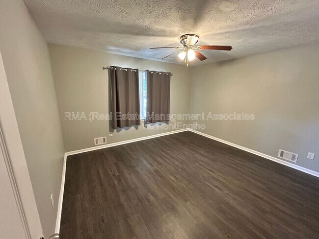 Foto del edificio - 12b Lisa Ln