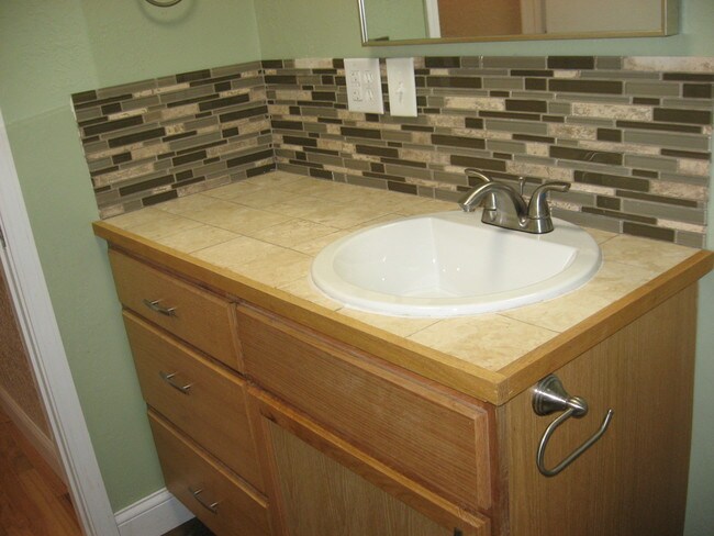 Baño completo - 604 W 3rd Ave