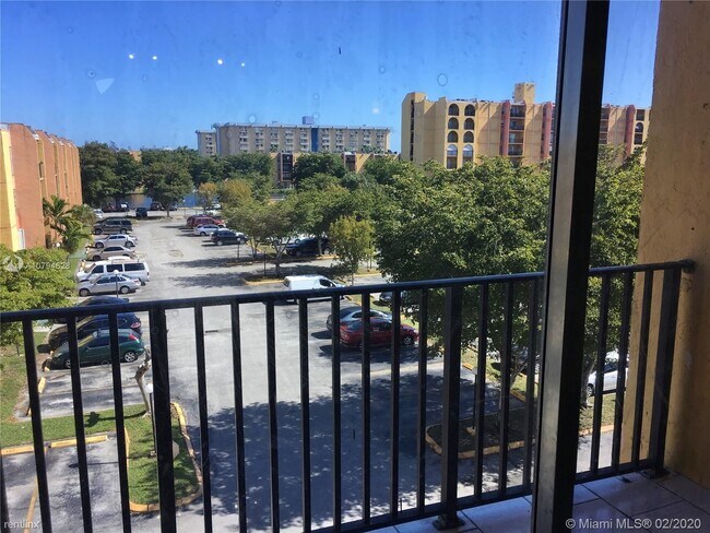 Foto del edificio - 2 br, 2 bath  - 4805 NW 7th St