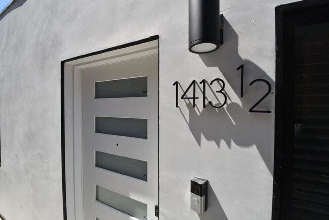 Building Photo - 1415 S Sierra Bonita Ave