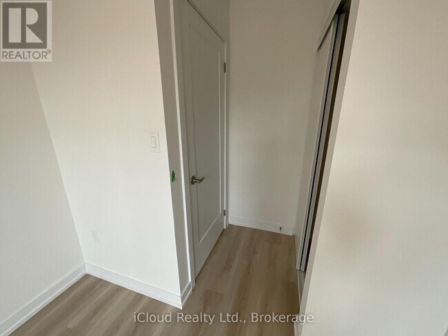 Building Photo - 25 Palace St