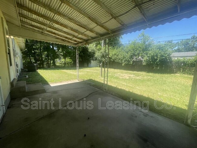 Building Photo - 1427 Widefields Ln