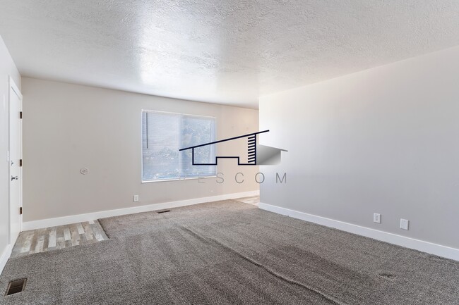 Building Photo - 447 W 4900 S