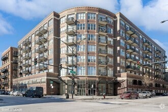 Building Photo - 1000 W Adams St