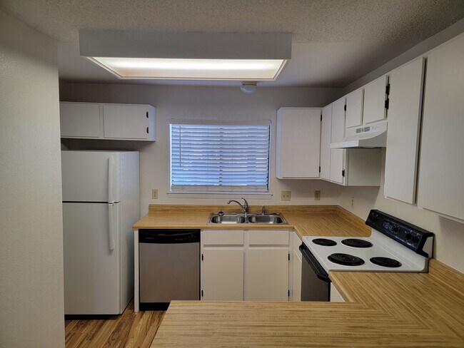 Foto del edificio - 8635 Clay St