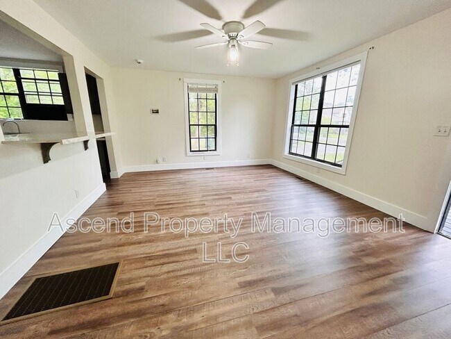 Building Photo - 913 Givens Rd
