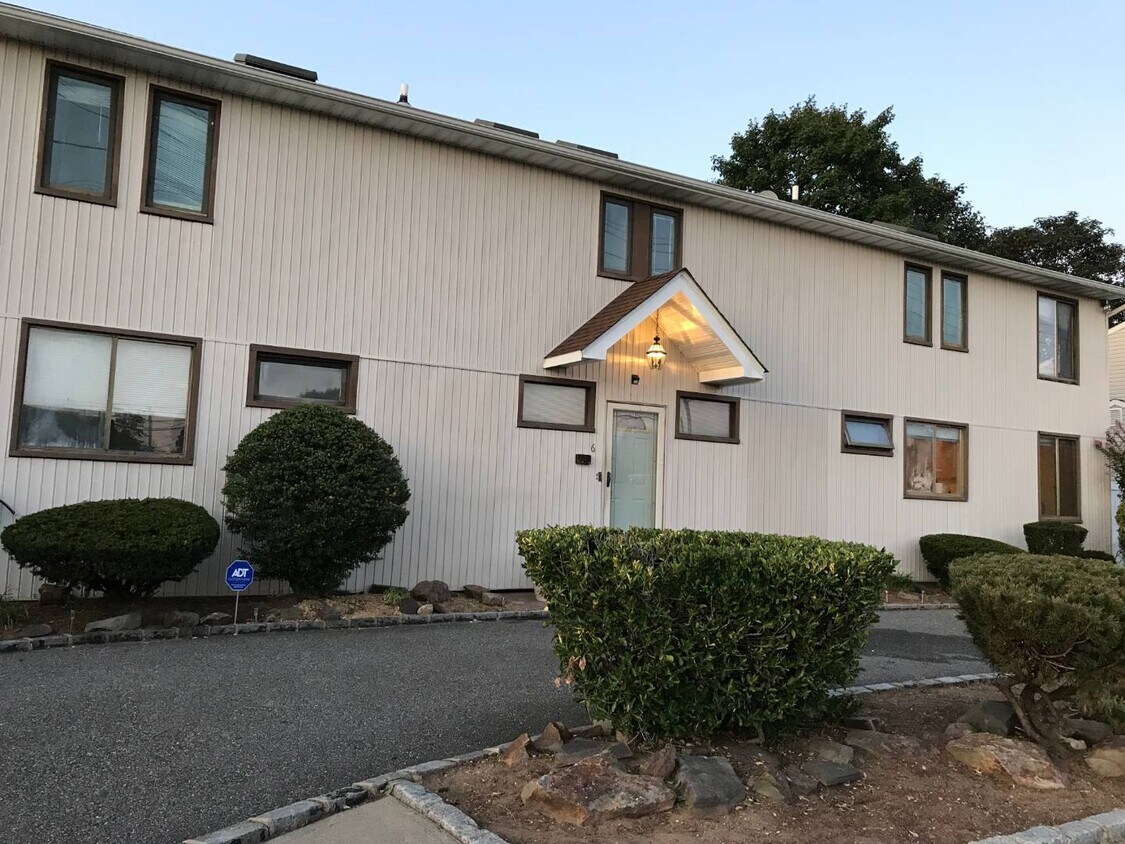 6 Albergo Ct, Bethpage, NY 11714 House Rental in Bethpage, NY