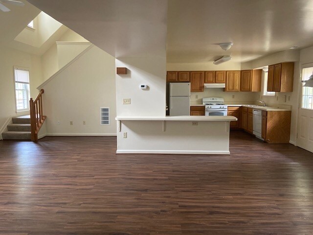 Dogo Creek Village Comedor - 5714 Surveyor Rd