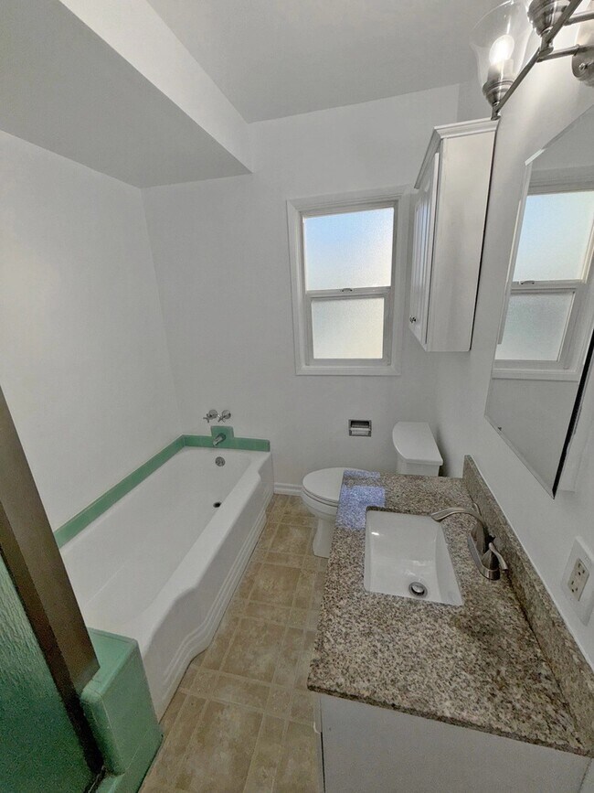 Foto del edificio - 1263 Hayworth Ave