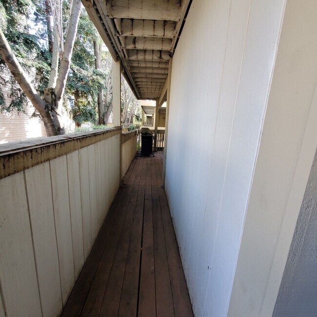 Building Photo - Concord Convenient - 2bd/2ba Condo w/excep...